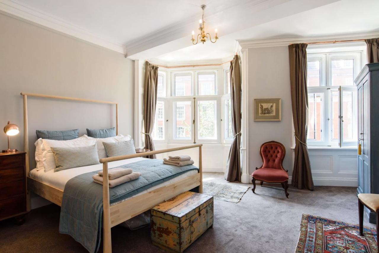 Centre Mansion Sleeping 1 To 23 Holiday home Cardiff