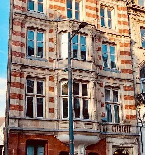 City Centre Mansion Sleeping 1 To 23